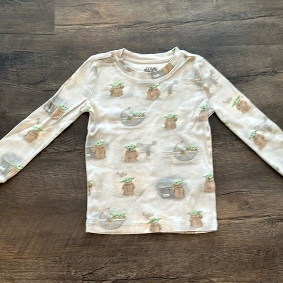 Pottery Barn Kids size 4 Star Wars The Mandalorian Grogu (Baby Yoda) Pajama Set - Picture 2 of 12